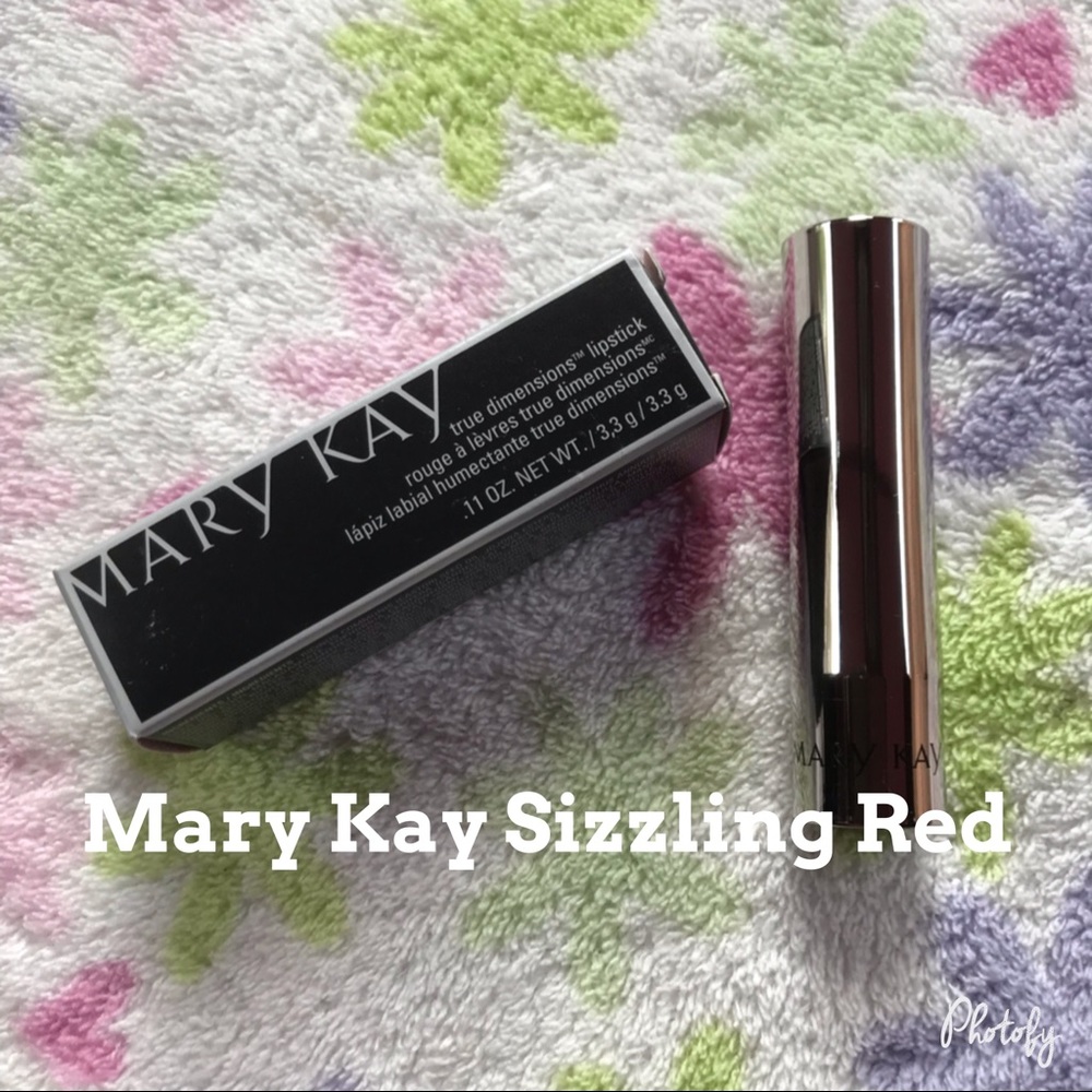 Mary Kay True dimensions Lipstick Sizzling Red